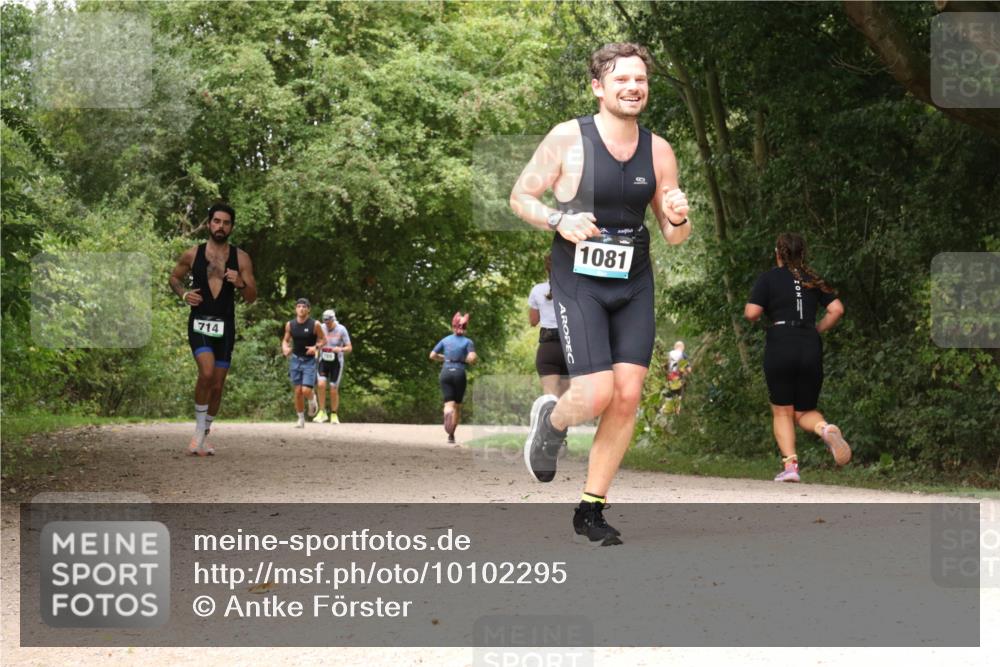 30.08.2026 - Elbe Triathlon Hamburg Antke Förster http://msf.ph/oto/10102295 30.08.2026 11:27:56 Laufen 714, 1081 meine-sportfotos.de