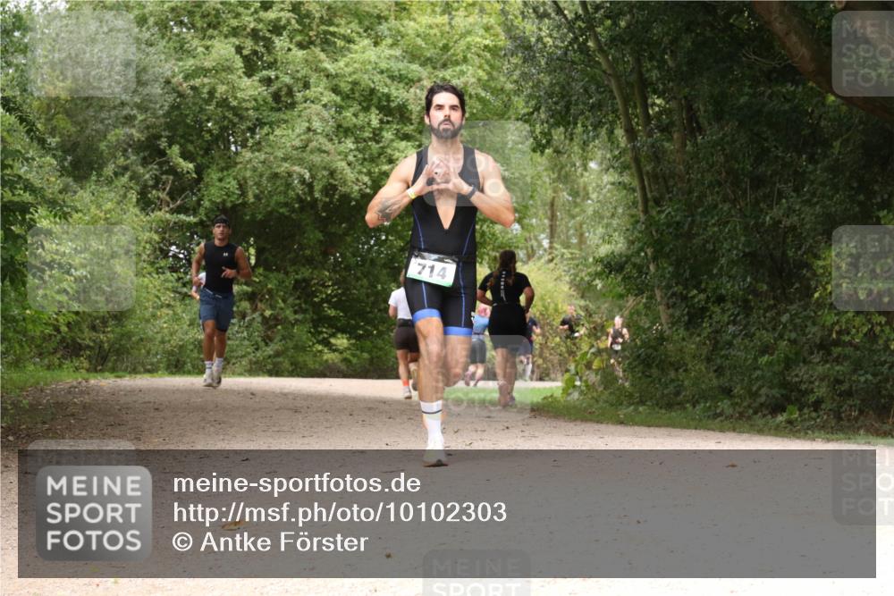 30.08.2026 - Elbe Triathlon Hamburg Antke Förster http://msf.ph/oto/10102303 30.08.2026 11:27:59 Laufen 714 meine-sportfotos.de