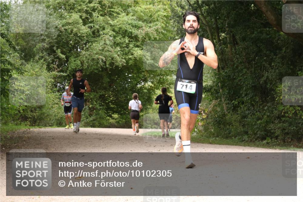 30.08.2026 - Elbe Triathlon Hamburg Antke Förster http://msf.ph/oto/10102305 30.08.2026 11:28:00 Laufen 789, 714 meine-sportfotos.de