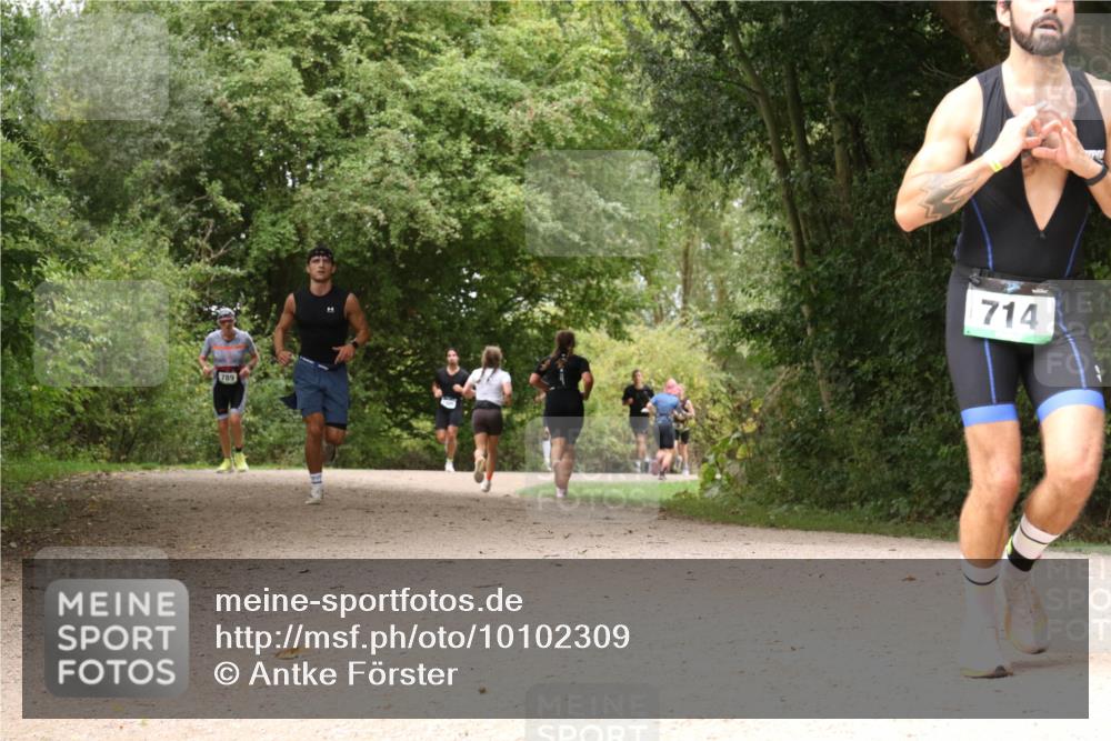 30.08.2026 - Elbe Triathlon Hamburg Antke Förster http://msf.ph/oto/10102309 30.08.2026 11:28:01 Laufen 789, 714 meine-sportfotos.de