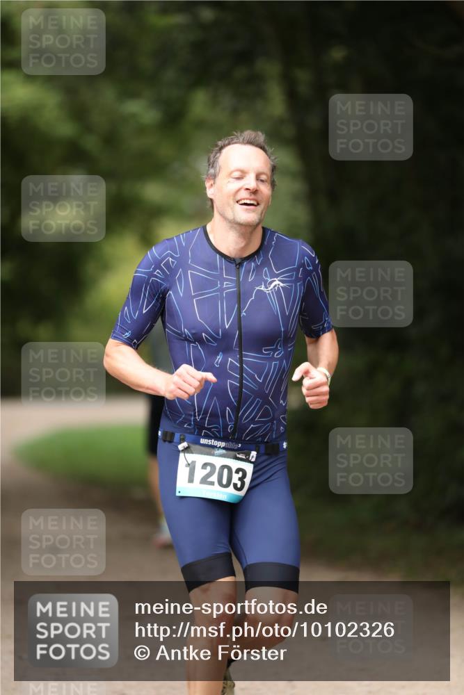 30.08.2026 - Elbe Triathlon Hamburg Antke Förster http://msf.ph/oto/10102326 30.08.2026 11:24:55 Laufen 1203 meine-sportfotos.de