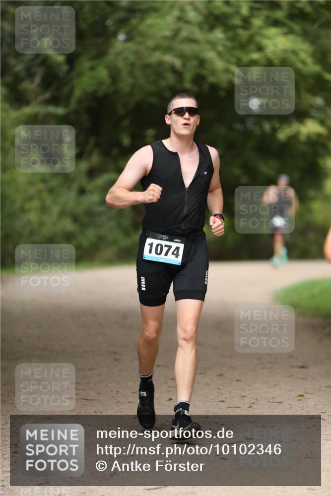 30.08.2026 - Elbe Triathlon Hamburg Antke Förster http://msf.ph/oto/10102346 30.08.2026 11:25:06 Laufen 1074 meine-sportfotos.de