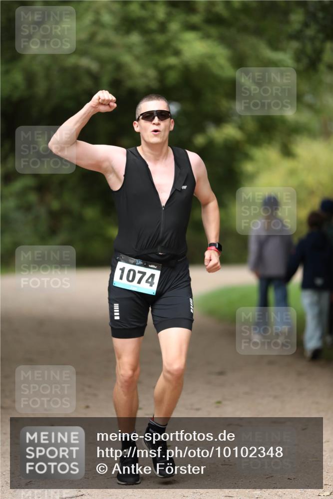 30.08.2026 - Elbe Triathlon Hamburg Antke Förster http://msf.ph/oto/10102348 30.08.2026 11:25:07 Laufen 1074 meine-sportfotos.de
