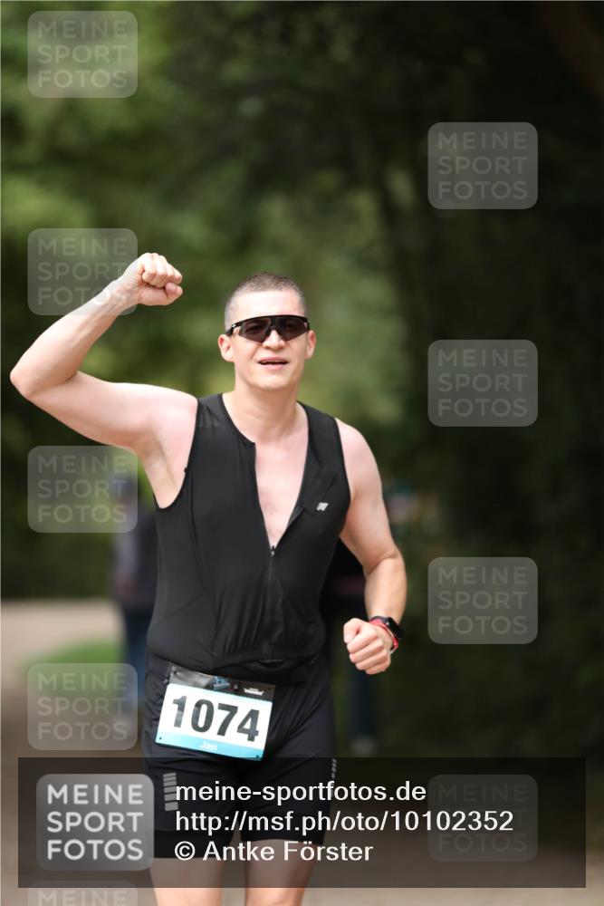 30.08.2026 - Elbe Triathlon Hamburg Antke Förster http://msf.ph/oto/10102352 30.08.2026 11:25:08 Laufen 1074 meine-sportfotos.de