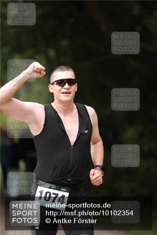 30.08.2026 - Elbe Triathlon Hamburg Antke Förster http://msf.ph/oto/10102354 30.08.2026 11:25:08 Laufen 1074 meine-sportfotos.de