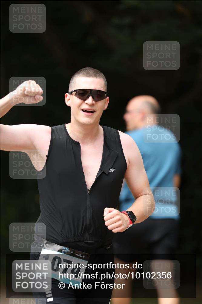 30.08.2026 - Elbe Triathlon Hamburg Antke Förster http://msf.ph/oto/10102356 30.08.2026 11:25:08 Laufen 1074 meine-sportfotos.de