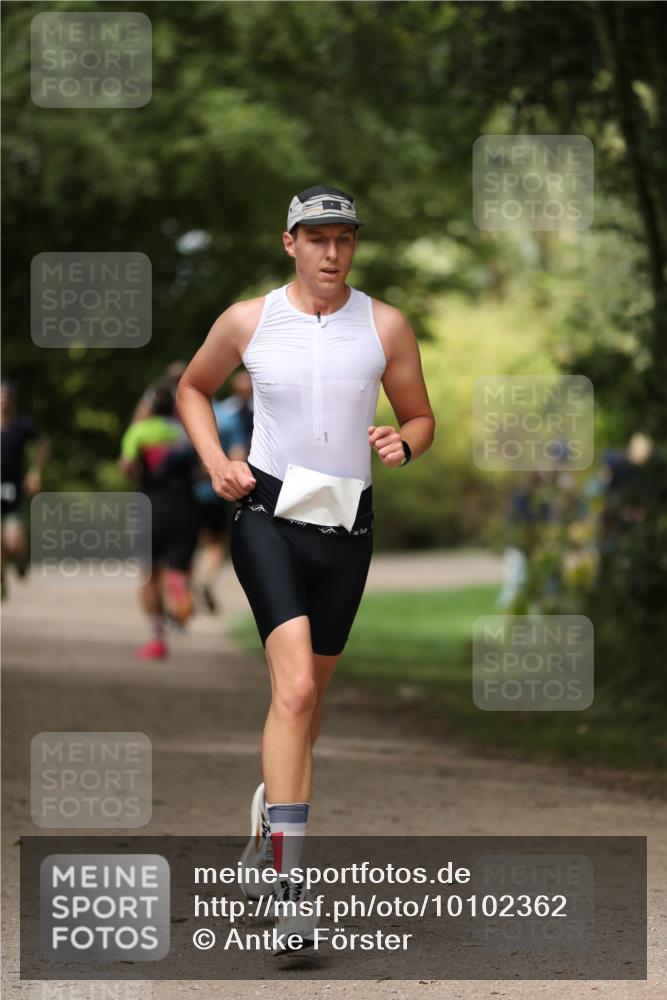 30.08.2026 - Elbe Triathlon Hamburg Antke Förster http://msf.ph/oto/10102362 30.08.2026 11:25:21 Laufen 1020 meine-sportfotos.de