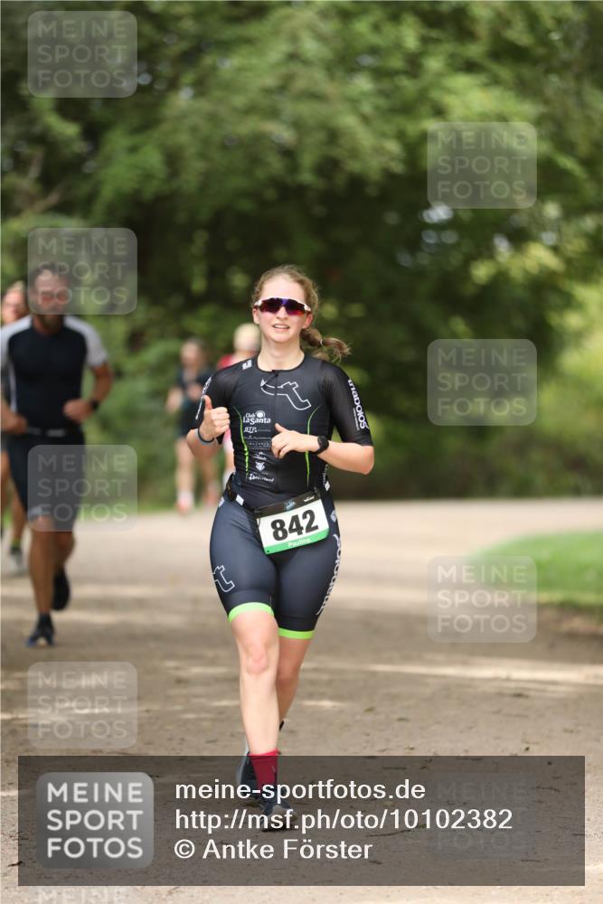 30.08.2026 - Elbe Triathlon Hamburg Antke Förster http://msf.ph/oto/10102382 30.08.2026 11:25:31 Laufen 842 meine-sportfotos.de