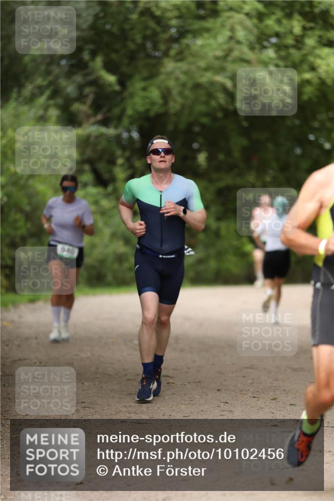 30.08.2026 - Elbe Triathlon Hamburg Antke Förster http://msf.ph/oto/10102456 30.08.2026 11:26:18 Laufen 940 meine-sportfotos.de