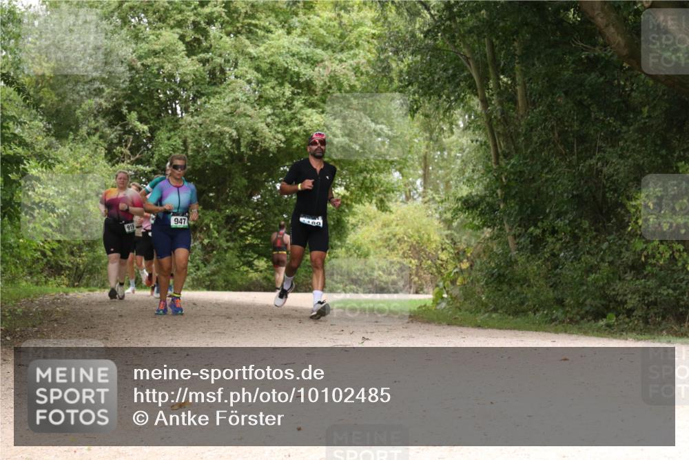 30.08.2026 - Elbe Triathlon Hamburg Antke Förster http://msf.ph/oto/10102485 30.08.2026 11:30:01 Laufen 947, 919 meine-sportfotos.de