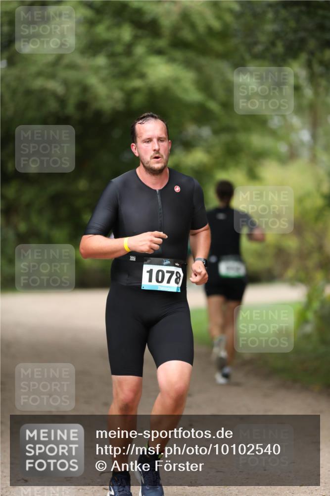 30.08.2026 - Elbe Triathlon Hamburg Antke Förster http://msf.ph/oto/10102540 30.08.2026 11:27:11 Laufen 1078 meine-sportfotos.de
