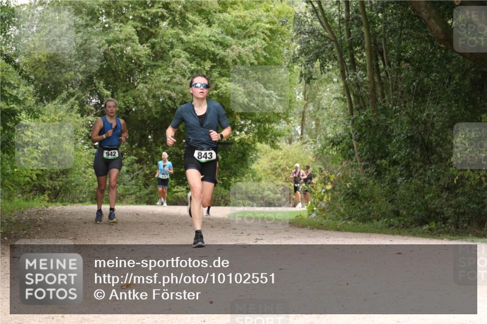 30.08.2026 - Elbe Triathlon Hamburg Antke Förster http://msf.ph/oto/10102551 30.08.2026 11:30:53 Laufen 942, 843 meine-sportfotos.de