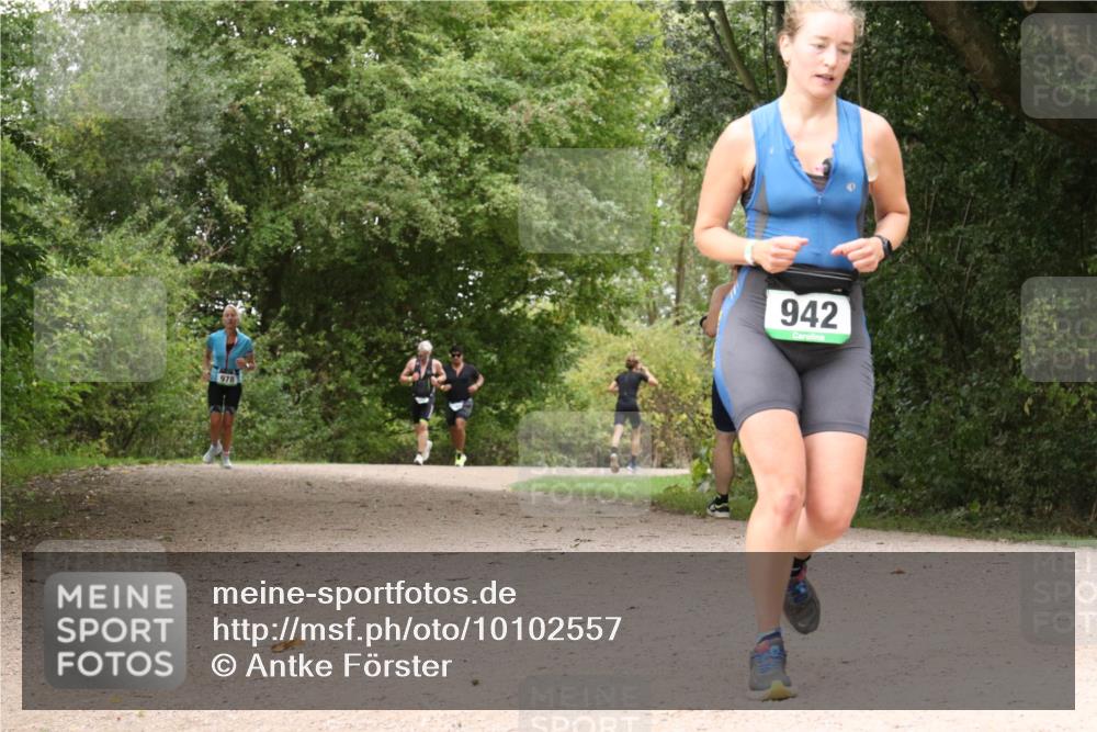 30.08.2026 - Elbe Triathlon Hamburg Antke Förster http://msf.ph/oto/10102557 30.08.2026 11:30:57 Laufen 978, 942 meine-sportfotos.de