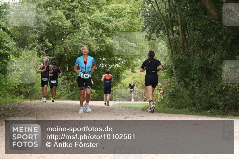 30.08.2026 - Elbe Triathlon Hamburg Antke Förster http://msf.ph/oto/10102561 30.08.2026 11:31:04 Laufen 680, 1166, 978 meine-sportfotos.de