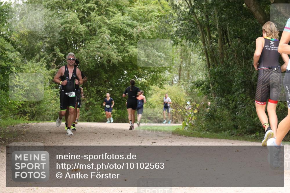30.08.2026 - Elbe Triathlon Hamburg Antke Förster http://msf.ph/oto/10102563 30.08.2026 11:31:07 Laufen 680 meine-sportfotos.de