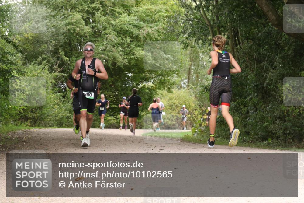 30.08.2026 - Elbe Triathlon Hamburg Antke Förster http://msf.ph/oto/10102565 30.08.2026 11:31:08 Laufen 680, 931 meine-sportfotos.de