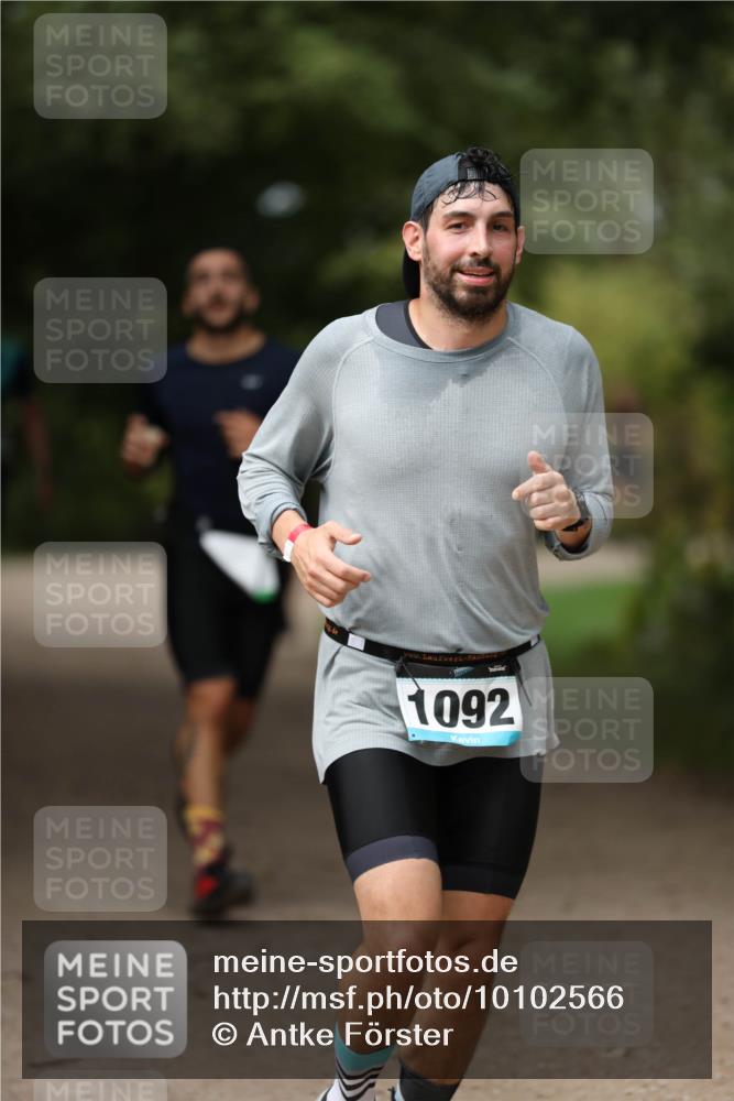 30.08.2026 - Elbe Triathlon Hamburg Antke Förster http://msf.ph/oto/10102566 30.08.2026 11:27:31 Laufen 1092 meine-sportfotos.de