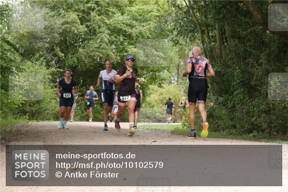 30.08.2026 - Elbe Triathlon Hamburg Antke Förster http://msf.ph/oto/10102579 30.08.2026 11:31:16 Laufen 931, 937 meine-sportfotos.de