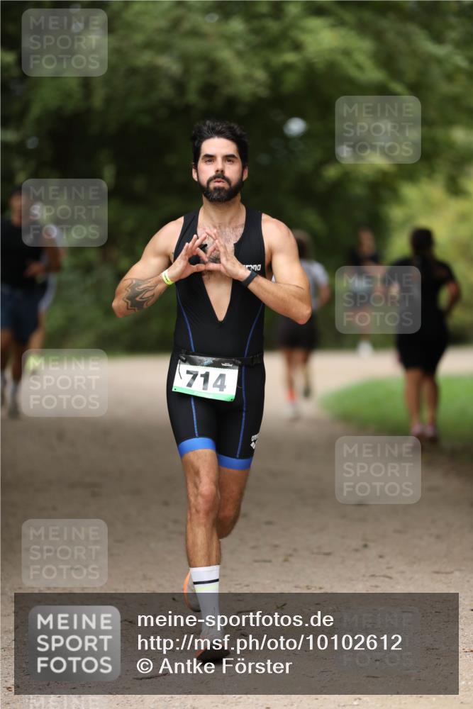 30.08.2026 - Elbe Triathlon Hamburg Antke Förster http://msf.ph/oto/10102612 30.08.2026 11:28:00 Laufen 714 meine-sportfotos.de