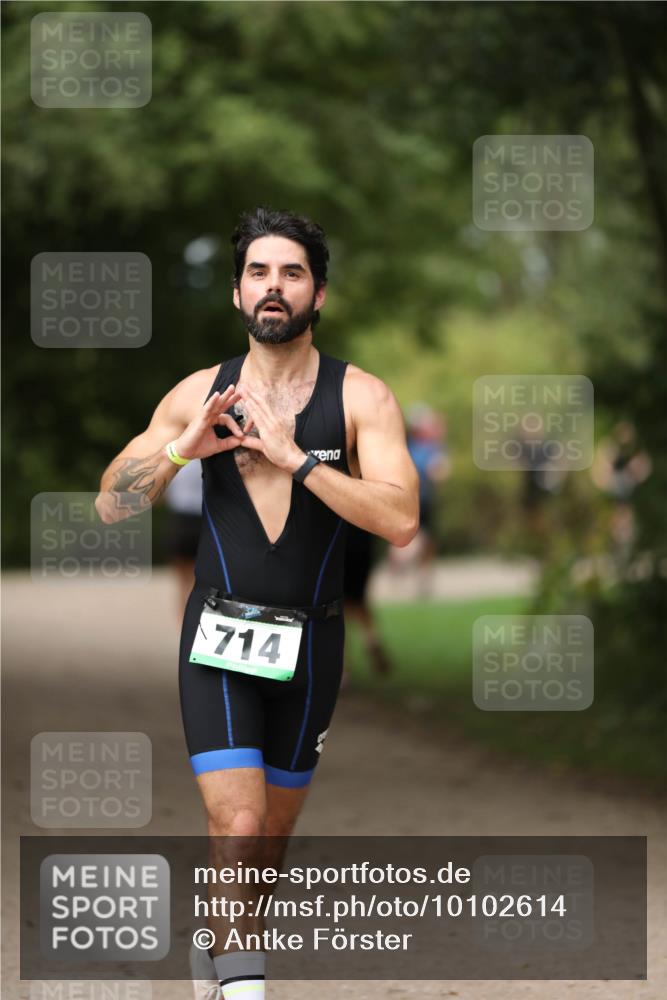 30.08.2026 - Elbe Triathlon Hamburg Antke Förster http://msf.ph/oto/10102614 30.08.2026 11:28:01 Laufen 714 meine-sportfotos.de