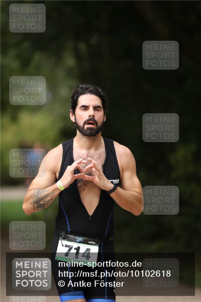 30.08.2026 - Elbe Triathlon Hamburg Antke Förster http://msf.ph/oto/10102618 30.08.2026 11:28:01 Laufen 714 meine-sportfotos.de