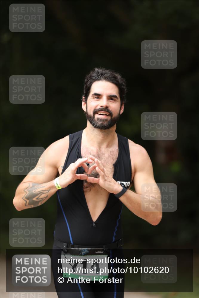 30.08.2026 - Elbe Triathlon Hamburg Antke Förster http://msf.ph/oto/10102620 30.08.2026 11:28:02 Laufen 714 meine-sportfotos.de