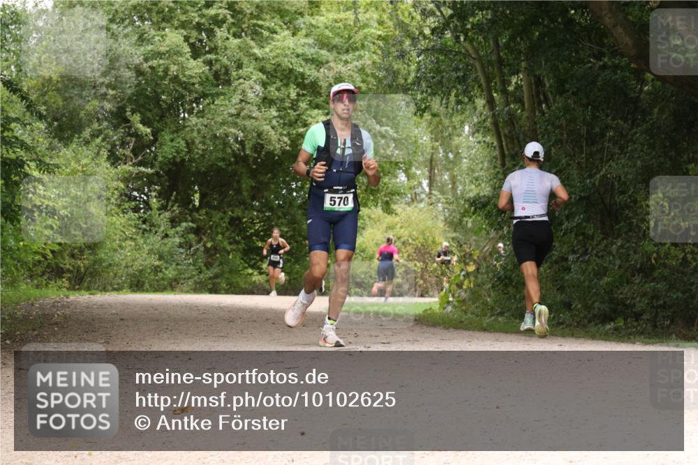 30.08.2026 - Elbe Triathlon Hamburg Antke Förster http://msf.ph/oto/10102625 30.08.2026 11:31:40 Laufen 570 meine-sportfotos.de