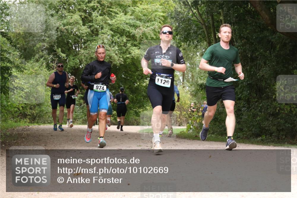 30.08.2026 - Elbe Triathlon Hamburg Antke Förster http://msf.ph/oto/10102669 30.08.2026 11:32:25 Laufen 974, 1129, 1137, 00 meine-sportfotos.de