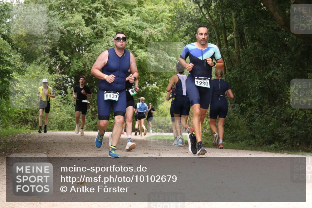 30.08.2026 - Elbe Triathlon Hamburg Antke Förster http://msf.ph/oto/10102679 30.08.2026 11:32:29 Laufen 1137, 1230 meine-sportfotos.de