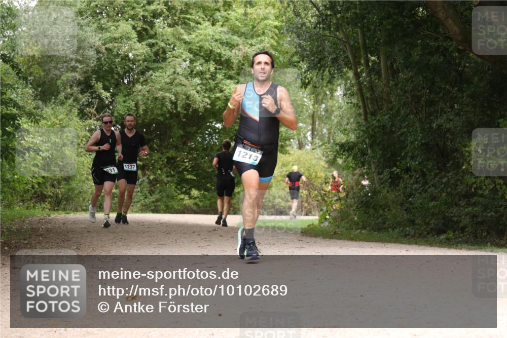 30.08.2026 - Elbe Triathlon Hamburg Antke Förster http://msf.ph/oto/10102689 30.08.2026 11:32:52 Laufen 1237, 1213 meine-sportfotos.de