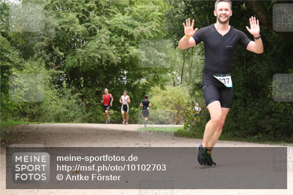 30.08.2026 - Elbe Triathlon Hamburg Antke Förster http://msf.ph/oto/10102703 30.08.2026 11:32:57 Laufen 37 meine-sportfotos.de