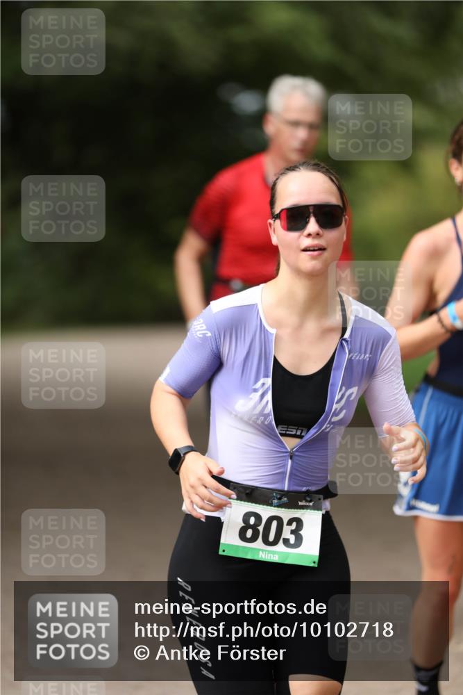 30.08.2026 - Elbe Triathlon Hamburg Antke Förster http://msf.ph/oto/10102718 30.08.2026 11:29:15 Laufen 803 meine-sportfotos.de