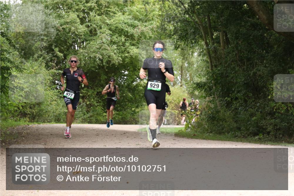 30.08.2026 - Elbe Triathlon Hamburg Antke Förster http://msf.ph/oto/10102751 30.08.2026 11:33:58 Laufen 977, 929 meine-sportfotos.de