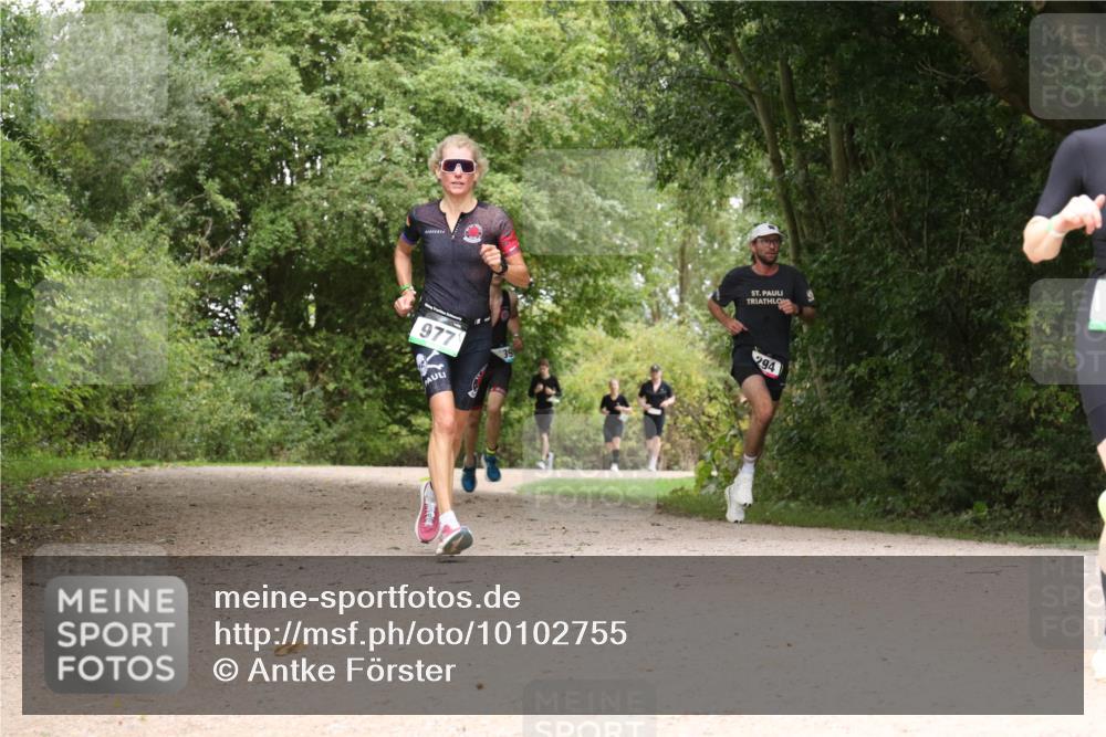 30.08.2026 - Elbe Triathlon Hamburg Antke Förster http://msf.ph/oto/10102755 30.08.2026 11:34:00 Laufen 977, 94 meine-sportfotos.de