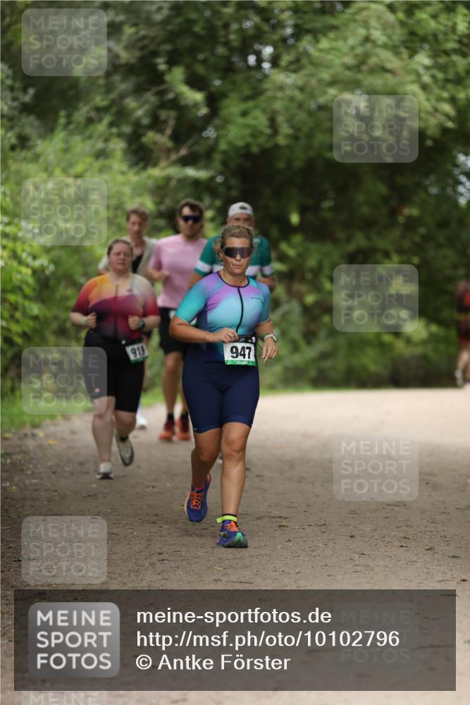 30.08.2026 - Elbe Triathlon Hamburg Antke Förster http://msf.ph/oto/10102796 30.08.2026 11:30:02 Laufen 919, 947 meine-sportfotos.de