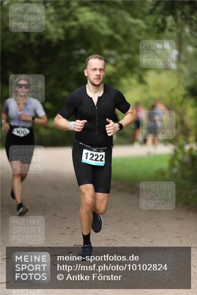 30.08.2026 - Elbe Triathlon Hamburg Antke Förster http://msf.ph/oto/10102824 30.08.2026 11:30:21 Laufen 400, 1222 meine-sportfotos.de