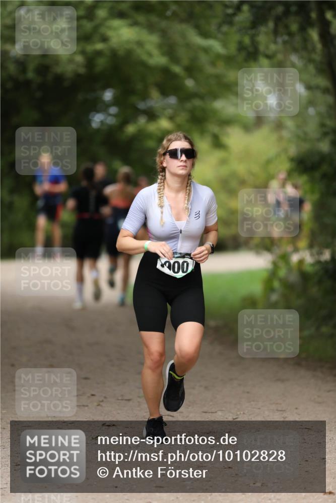 30.08.2026 - Elbe Triathlon Hamburg Antke Förster http://msf.ph/oto/10102828 30.08.2026 11:30:22 Laufen 006 meine-sportfotos.de
