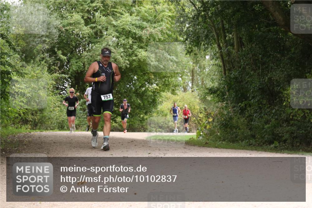 30.08.2026 - Elbe Triathlon Hamburg Antke Förster http://msf.ph/oto/10102837 30.08.2026 11:34:56 Laufen 824, 757 meine-sportfotos.de