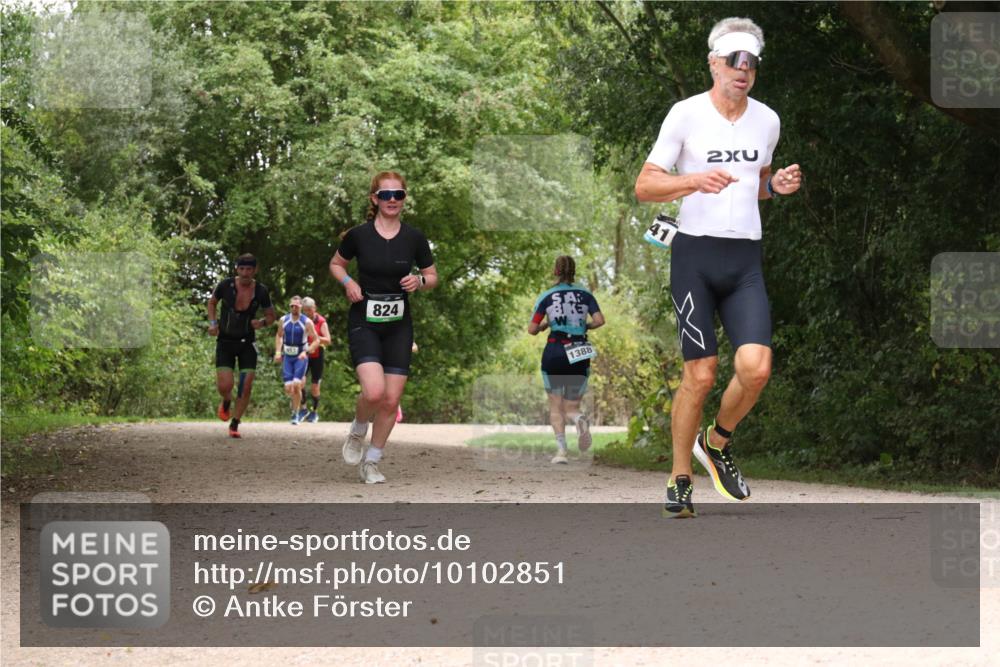 30.08.2026 - Elbe Triathlon Hamburg Antke Förster http://msf.ph/oto/10102851 30.08.2026 11:35:02 Laufen 824, 1388, 41, 2 meine-sportfotos.de