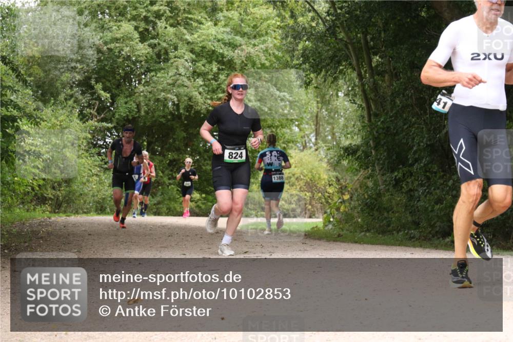 30.08.2026 - Elbe Triathlon Hamburg Antke Förster http://msf.ph/oto/10102853 30.08.2026 11:35:03 Laufen 824, 1388, 41, 2 meine-sportfotos.de