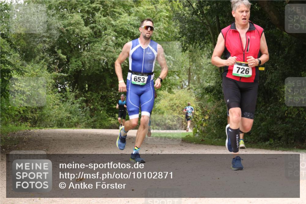 30.08.2026 - Elbe Triathlon Hamburg Antke Förster http://msf.ph/oto/10102871 30.08.2026 11:35:13 Laufen 653, 726 meine-sportfotos.de