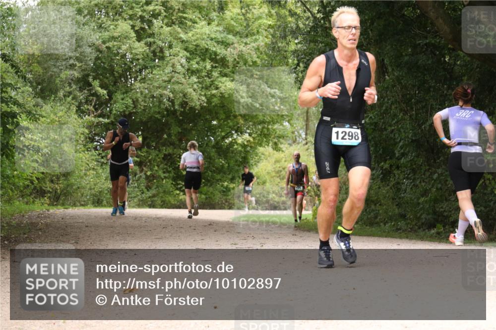 30.08.2026 - Elbe Triathlon Hamburg Antke Förster http://msf.ph/oto/10102897 30.08.2026 11:35:39 Laufen 1298, 3 meine-sportfotos.de