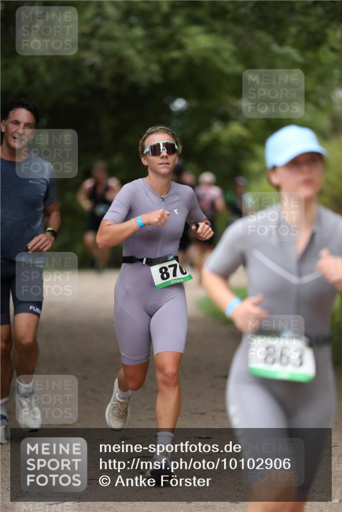 30.08.2026 - Elbe Triathlon Hamburg Antke Förster http://msf.ph/oto/10102906 30.08.2026 11:31:26 Laufen 870, 863 meine-sportfotos.de