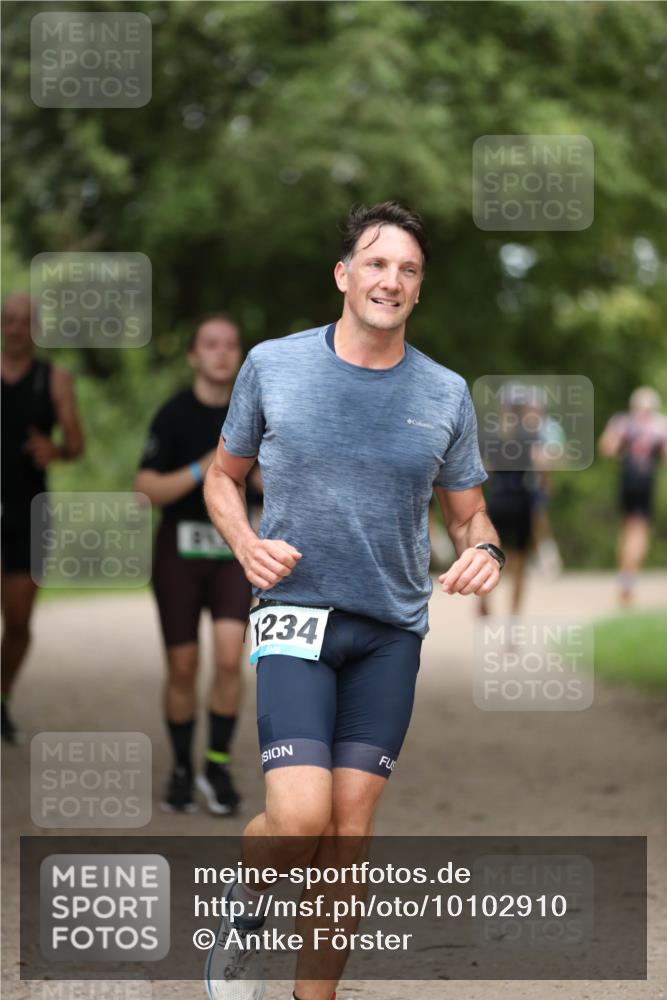 30.08.2026 - Elbe Triathlon Hamburg Antke Förster http://msf.ph/oto/10102910 30.08.2026 11:31:27 Laufen 234 meine-sportfotos.de