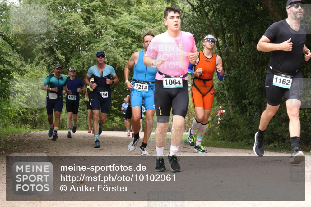 30.08.2026 - Elbe Triathlon Hamburg Antke Förster http://msf.ph/oto/10102961 30.08.2026 11:36:13 Laufen 854, 1226, 1214, 1064, 1162 meine-sportfotos.de