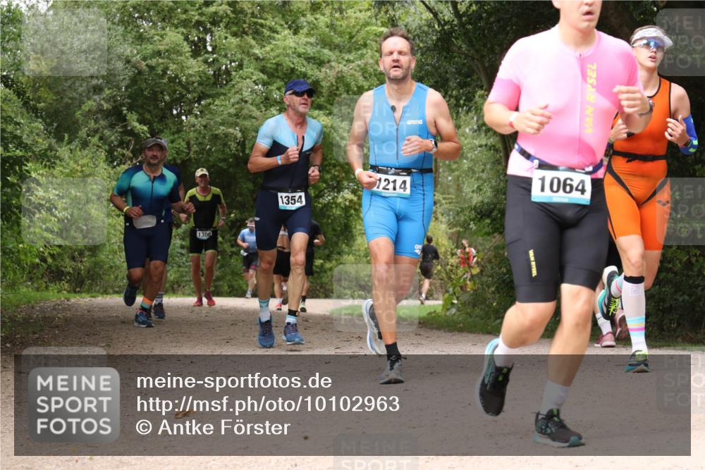 30.08.2026 - Elbe Triathlon Hamburg Antke Förster http://msf.ph/oto/10102963 30.08.2026 11:36:14 Laufen 1300, 1354, 1214, 1064 meine-sportfotos.de