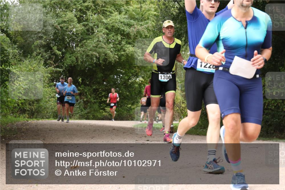 30.08.2026 - Elbe Triathlon Hamburg Antke Förster http://msf.ph/oto/10102971 30.08.2026 11:36:18 Laufen 867, 1300, 1220 meine-sportfotos.de