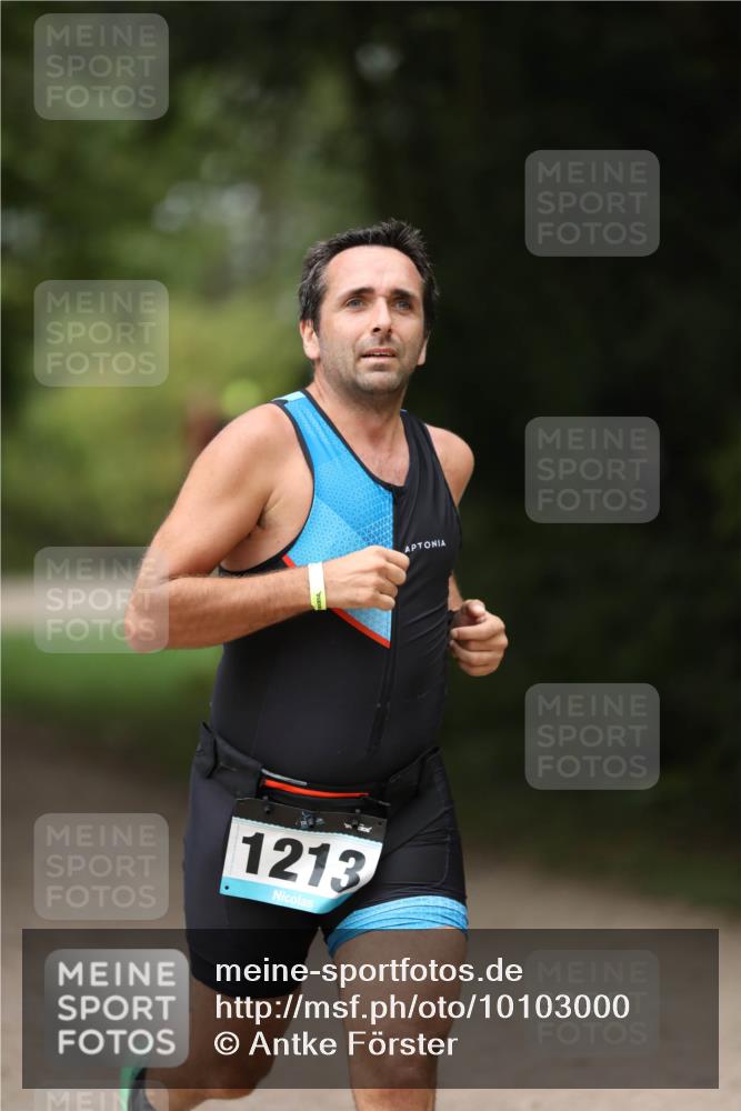 30.08.2026 - Elbe Triathlon Hamburg Antke Förster http://msf.ph/oto/10103000 30.08.2026 11:32:53 Laufen 1213 meine-sportfotos.de