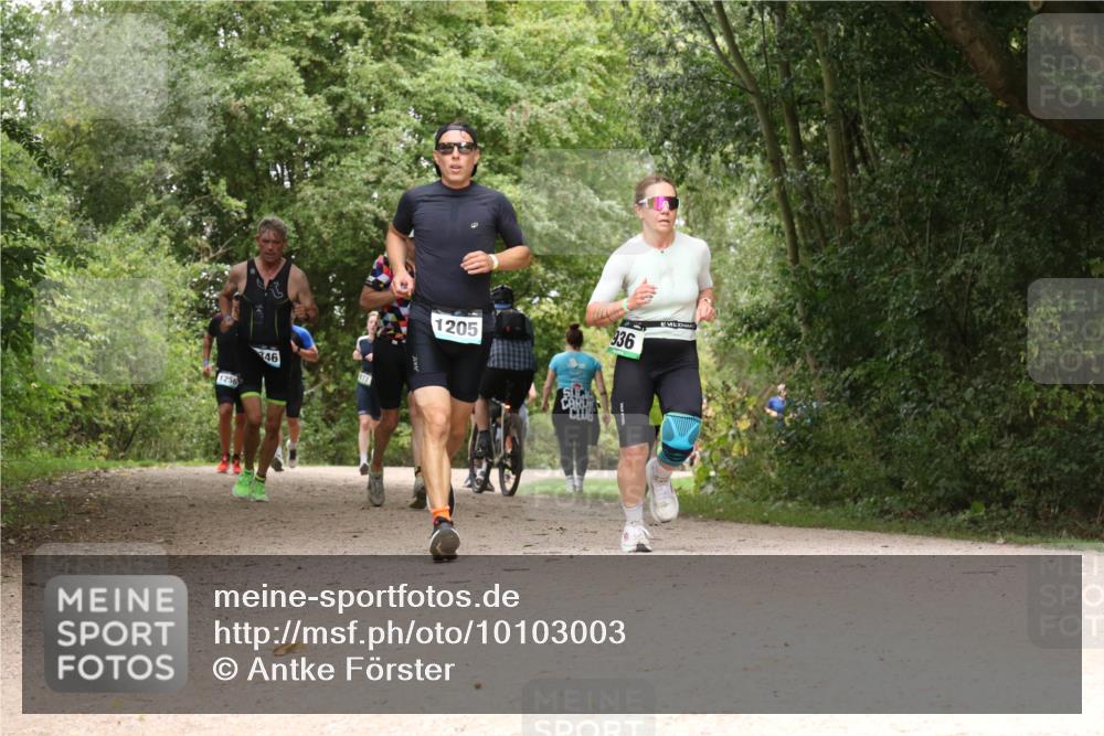30.08.2026 - Elbe Triathlon Hamburg Antke Förster http://msf.ph/oto/10103003 30.08.2026 11:36:37 Laufen 1256, 46, 1205, 936 meine-sportfotos.de
