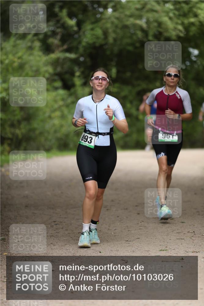 30.08.2026 - Elbe Triathlon Hamburg Antke Förster http://msf.ph/oto/10103026 30.08.2026 11:33:23 Laufen 893, 961 meine-sportfotos.de